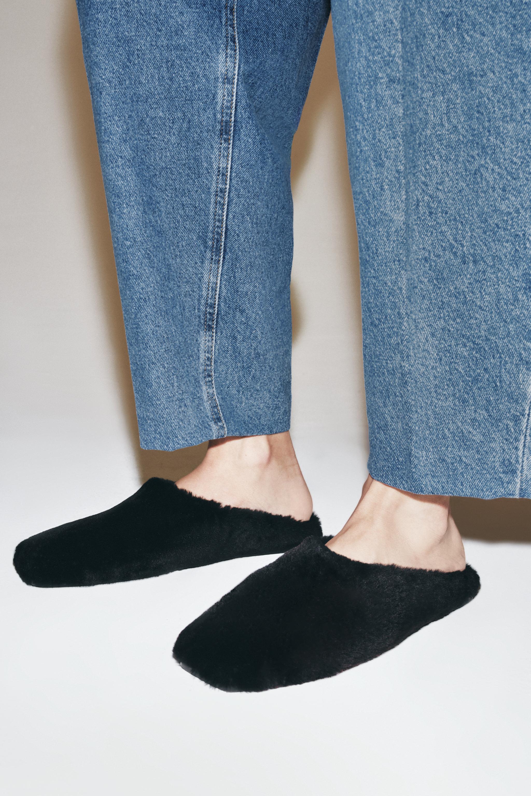 LIMITED EDITION LEATHER FLATS